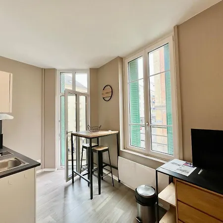 Apartment Orphelins 3 1er